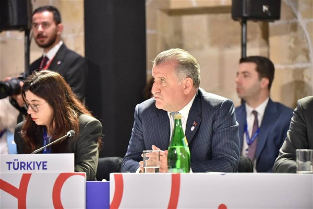 Gen&ccedil;lik ve Spor Bakanı Bak: T&uuml;rk sporunun farkını ortaya koyduk