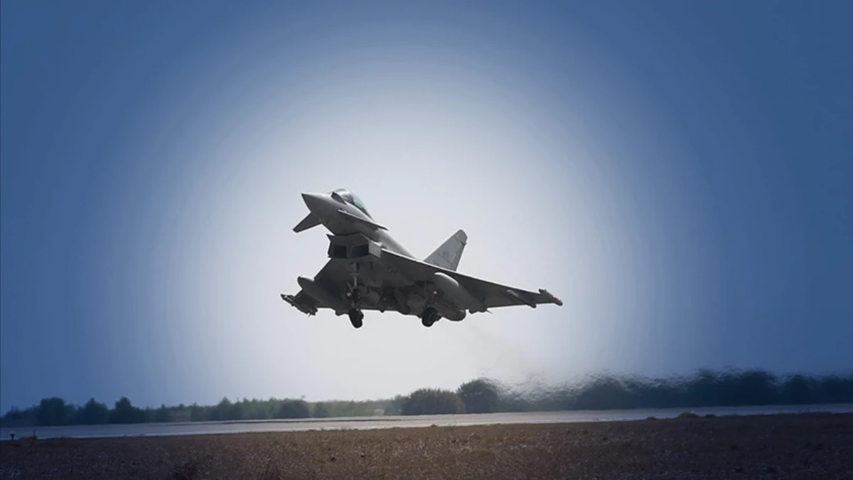 Savunma Bakanı G&uuml;ler İngiltere'ye gidiyor: Eurofighter ziyareti