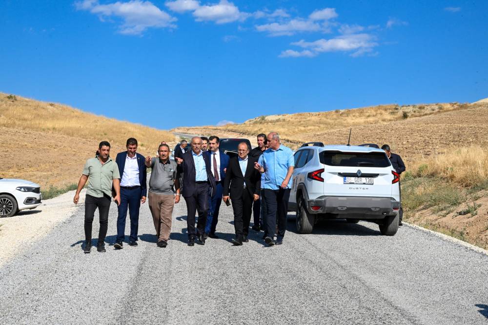Başkan Er: 5 mahalleyi birbirine bağlayan yol, 25 mezraya hizmet veriyor