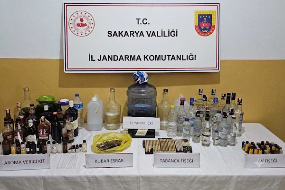 Sakarya&rsquo;da ka&ccedil;ak&ccedil;ılık ve uyuşturucu operasyonu: 2 ş&uuml;pheli tutuklandı