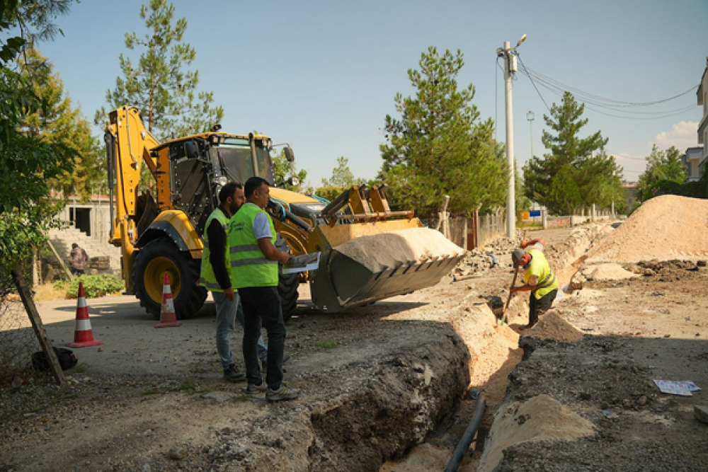 &Ccedil;arıklı Mahallesi&rsquo;nde 15 yıllık i&ccedil;me suyu hattı yenileniyor