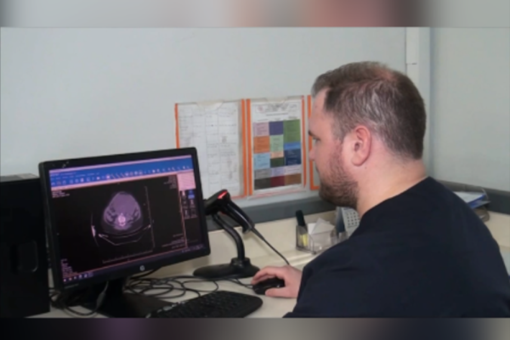 Balıklıg&ouml;l Devlet Hastanesi&rsquo;nde 25 santimetrelik dev kist alındı