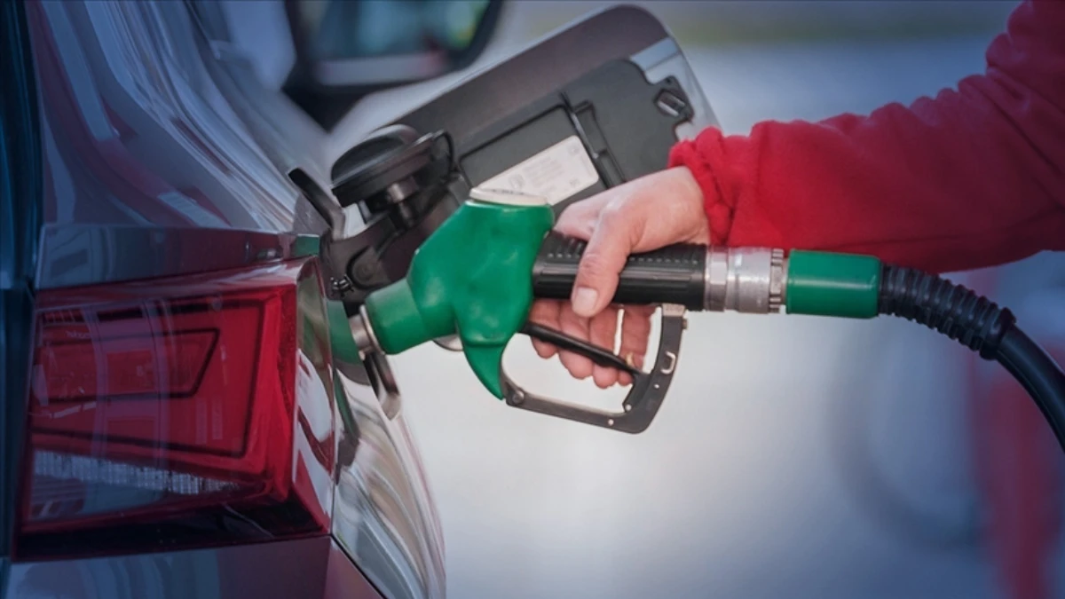 Polonya'da akaryakıt adımı: Vergi oranları y&uuml;zde 23'ten 8'e d&uuml;ş&uuml;r&uuml;ld&uuml;