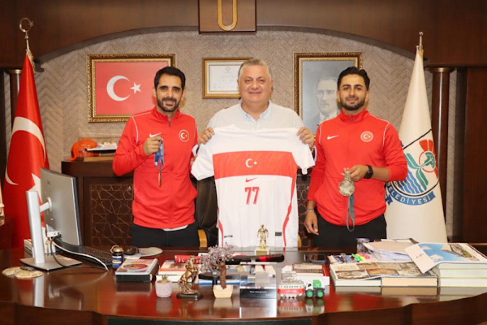 Başkanı G&uuml;rel Yalovalı sporcular ile bir araya geldi