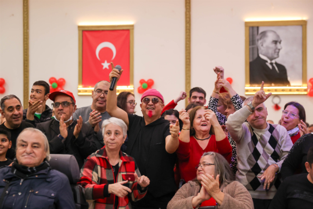 Buca'da engelli bireyler ve aileleri i&ccedil;in yeni yıl eğlencesi ger&ccedil;ekleşti