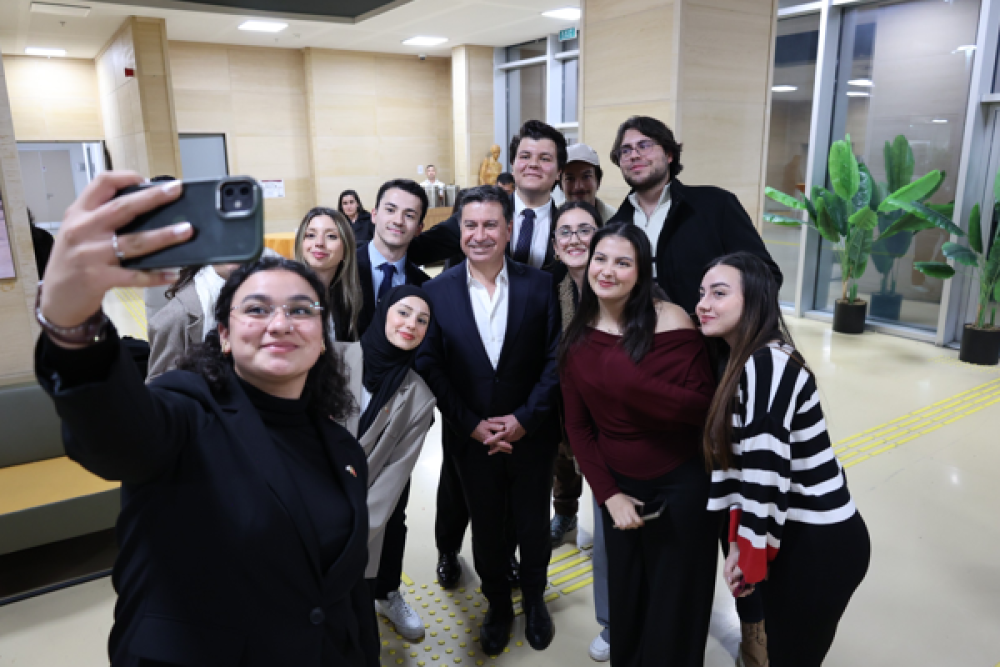 Başkan Aras: Gen&ccedil;lerden gelen her fikri desteklemeye hazırız