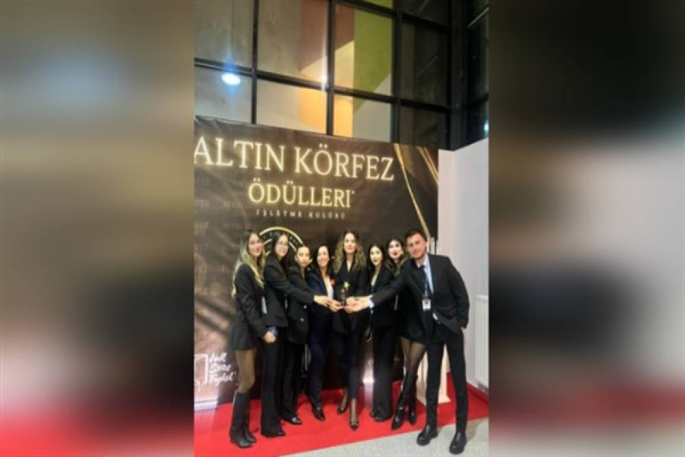 LÖSEV&rsquo;e &ldquo;En İyi Sivil Toplum Kuruluşu&rdquo; &ouml;d&uuml;l&uuml;