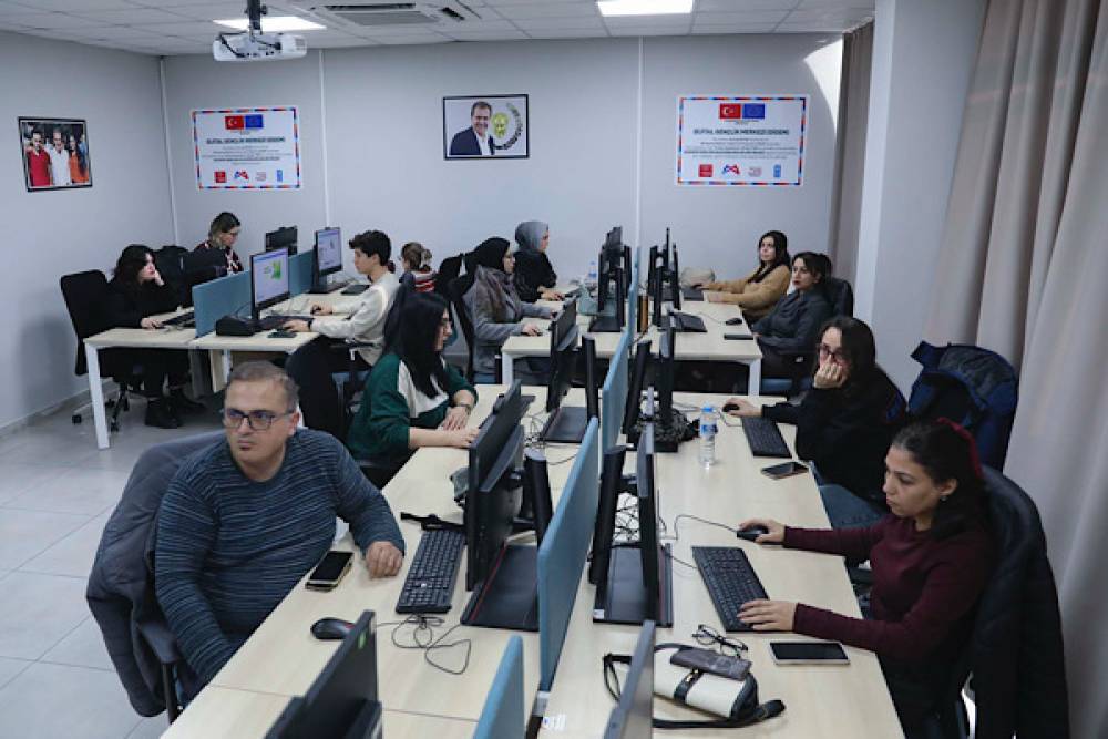 Mersin&rsquo;de Dijital Tasarım ve Canva kursu devam ediyor