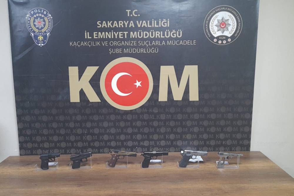 Sakarya&rsquo;da silah ve uyuşturucu operasyonu