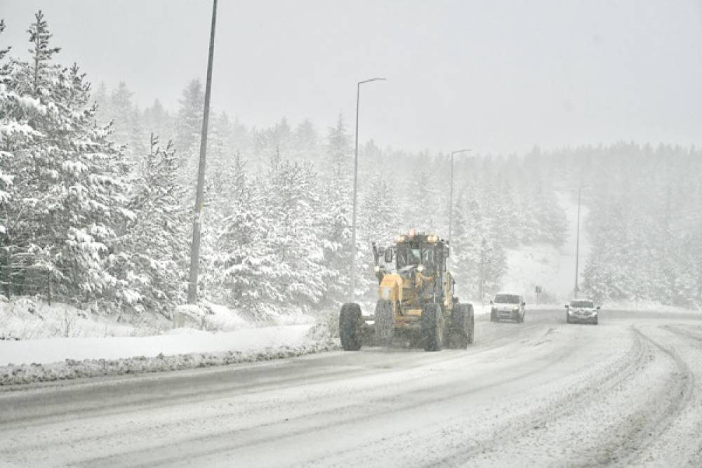 Kayseri&rsquo;de karla m&uuml;cadele &ccedil;alışmaları s&uuml;rd&uuml;