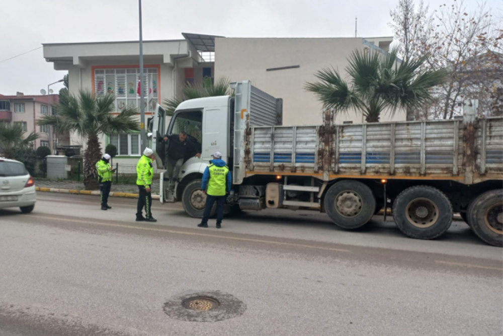 Balıkesir'de ağır tonajlı ara&ccedil; denetimleri s&uuml;rd&uuml;r&uuml;l&uuml;yor