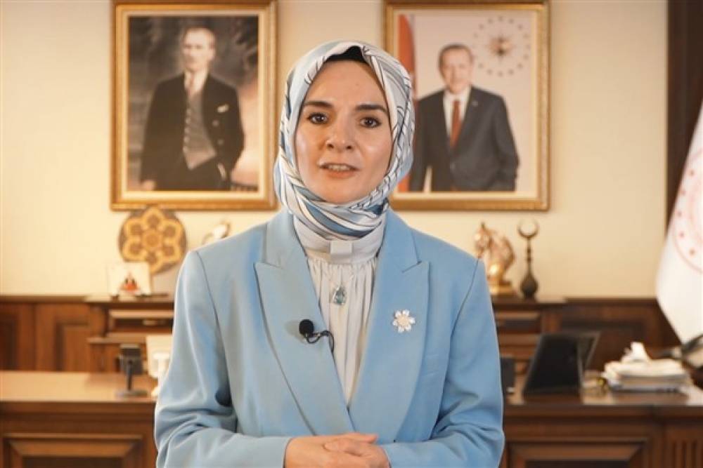 Bakan G&ouml;ktaş, Hatay'da &ccedil;ocuklarla buluştu