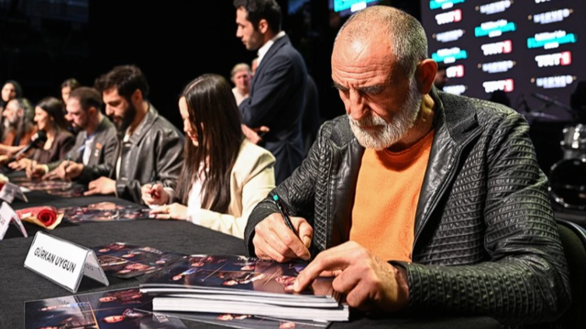 Mehmed: Fetihler Sultanı dizisi oyuncuları K&uuml;lliye'de sevenleriyle buluştu