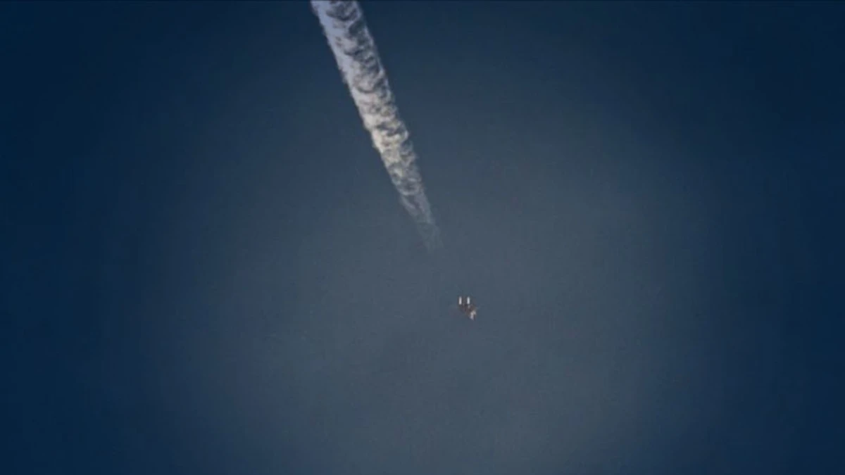 K&ouml;rfez ticaret rotası hedefte: Umman'da 2 İHA ile limana saldırı