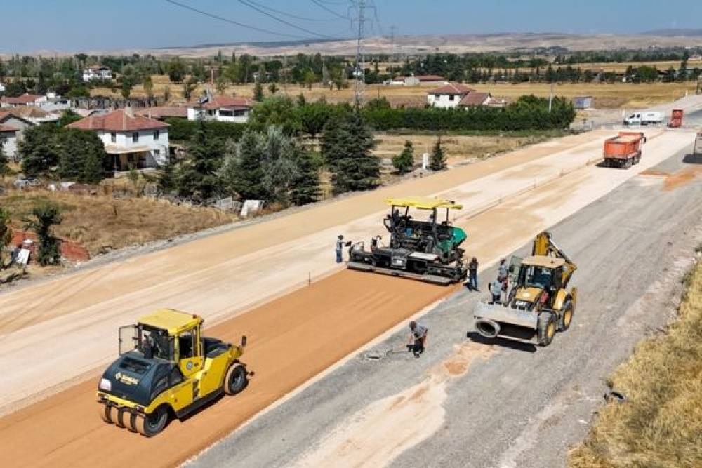 Eskişehir&rsquo;de 100 Yıl Bulvarı&rsquo;nda asfalt &ccedil;alışması