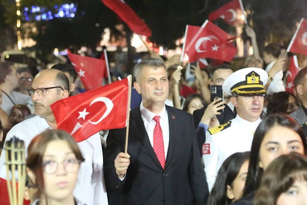 Sezer: İstiklal m&uuml;cadelemizin b&uuml;t&uuml;n kahramanlarını ş&uuml;kranla yad ediyorum