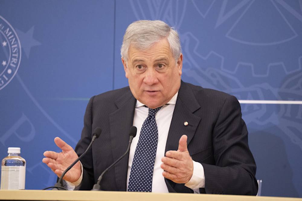 Tajani: K&uuml;ba&rsquo;da hastaneye kaldırılan Alessandro Di Battista i&ccedil;in yardım sağlanacak