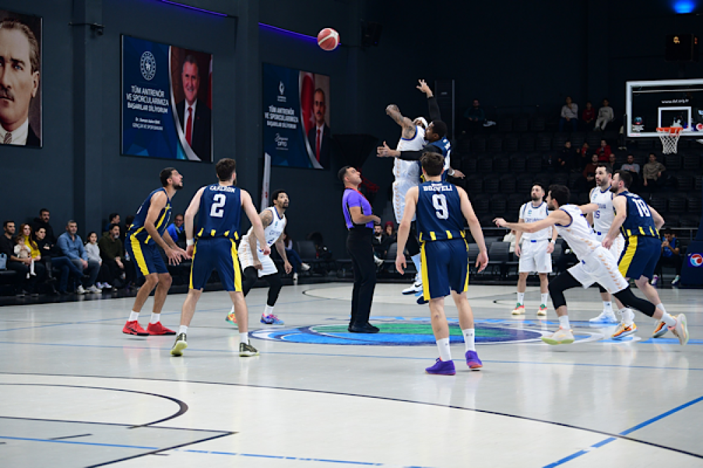 &Ccedil;ayırova Belediyesi, ilk yarıyı galibiyetle tamamladı