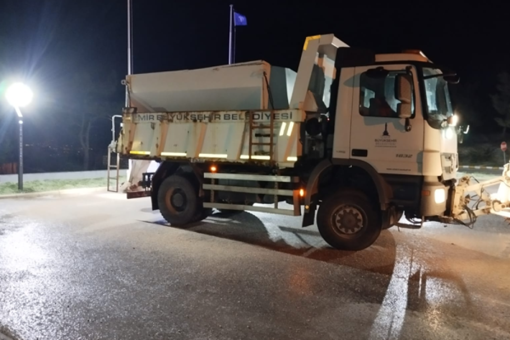 İzmir&rsquo;in y&uuml;ksek kesimlerinde kar alarmı