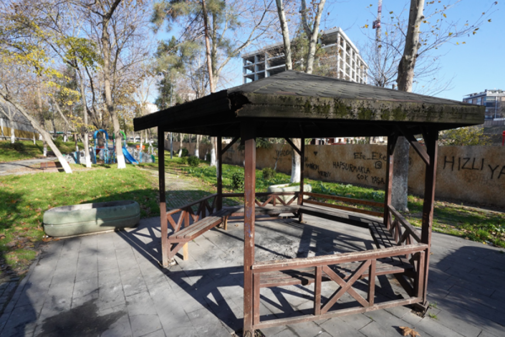 Beylikd&uuml;z&uuml;&rsquo;nde bir ayda &uuml;&ccedil; park tahrip edildi