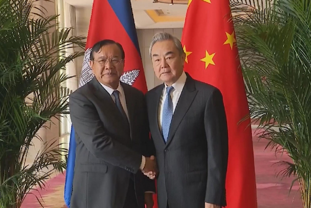 &Ccedil;in Dışişleri Bakanı Wang, Kambo&ccedil;yalı mevkidaşı Sokhonn ile g&ouml;r&uuml;şt&uuml;