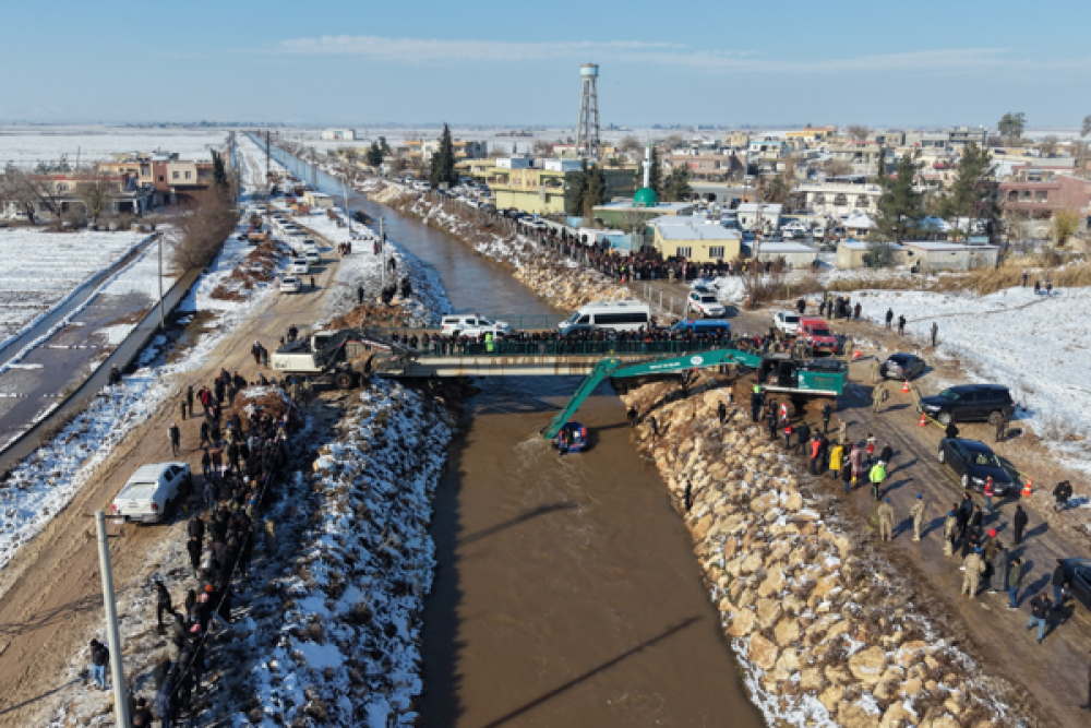 Şanlıurfa'da sulama kanalına d&uuml;şen ara&ccedil;taki 3 kişinin cansız bedenine ulaşıldı