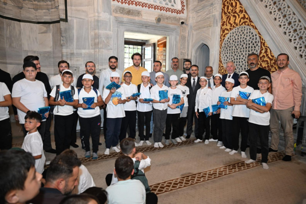 Vali Aktaş, T&Uuml;GVA Yaz Okulu &ouml;ğrencilerinin Kur'an-ı Kerim'e Ge&ccedil;iş T&ouml;reni'ne katıldı