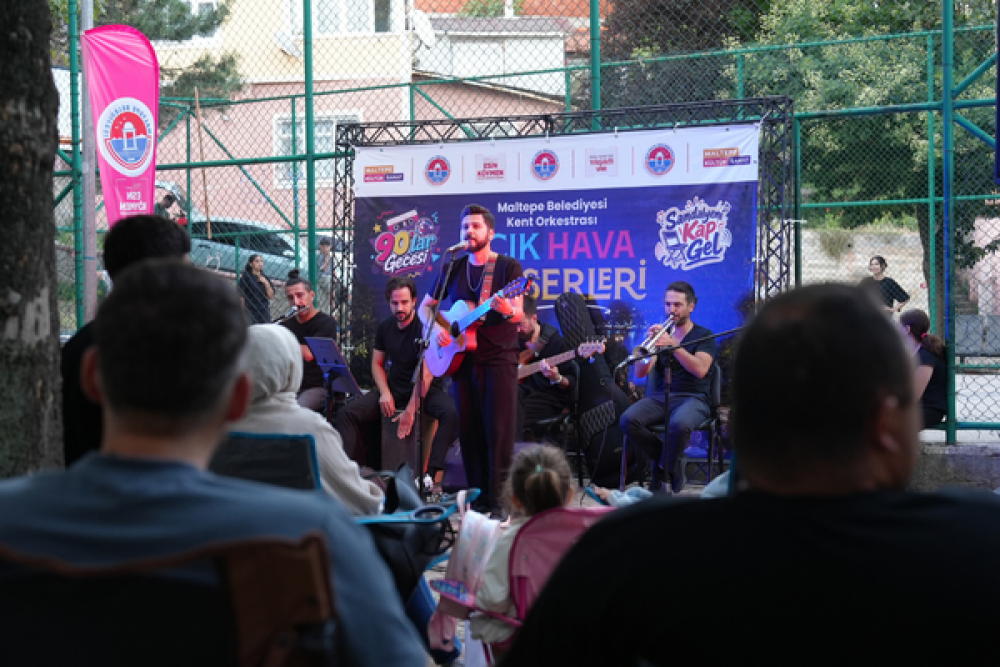 Maltepe'de a&ccedil;ık hava konserleri mahalle parklarında s&uuml;r&uuml;yor
