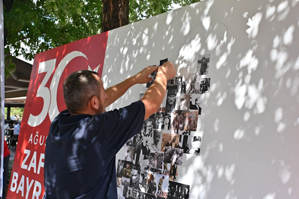 Bursalılar, 30 Ağustos&rsquo;ta Atat&uuml;rk portresi oluşturdu