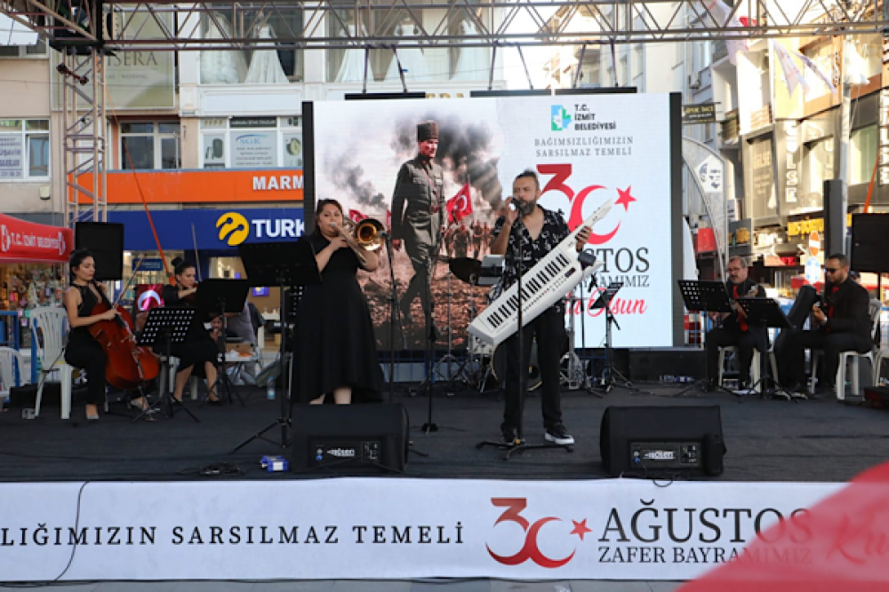 İzmit&rsquo;te 30 Ağustos Zafer Bayramı etkinliklerle kutlandı