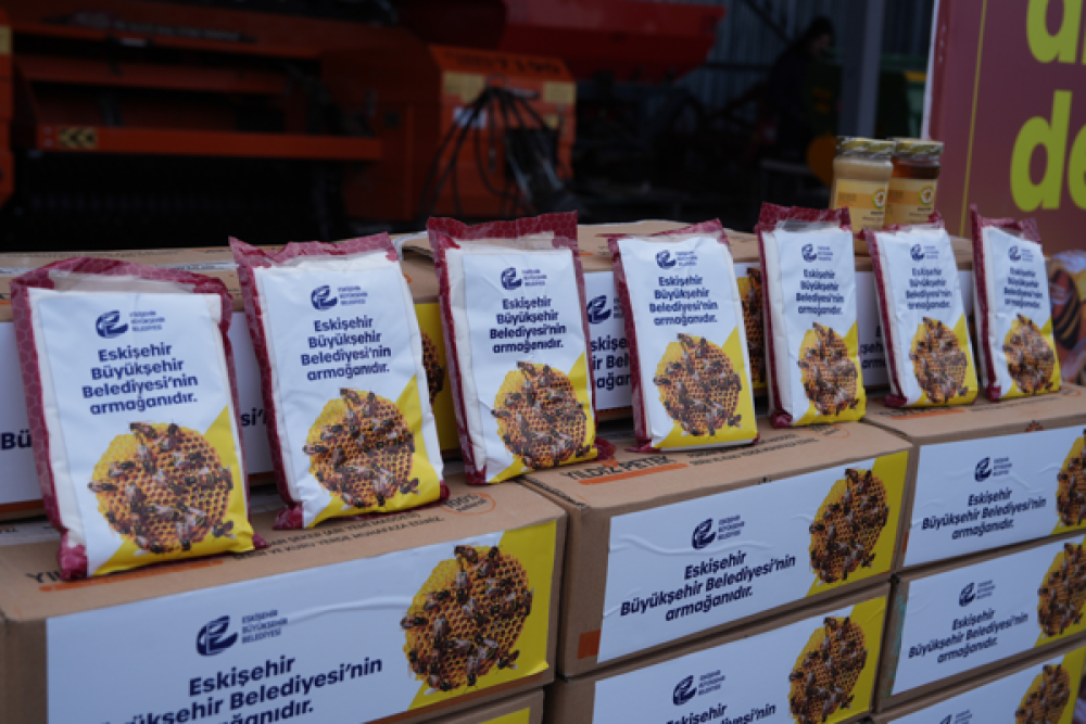 Eskişehir B&uuml;y&uuml;kşehir Belediyesi'nden arı yetiştiricilerine destek