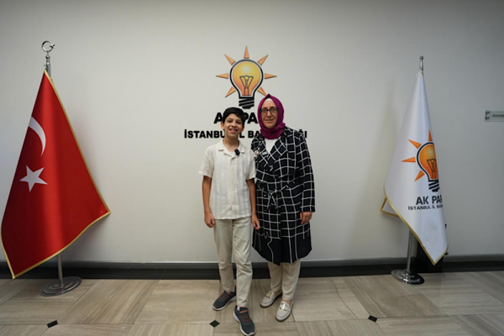 Gazze'nin &ccedil;ocuk el&ccedil;isi  Jazar, AK Parti İstanbul İl Başkanlığını ziyaret etti