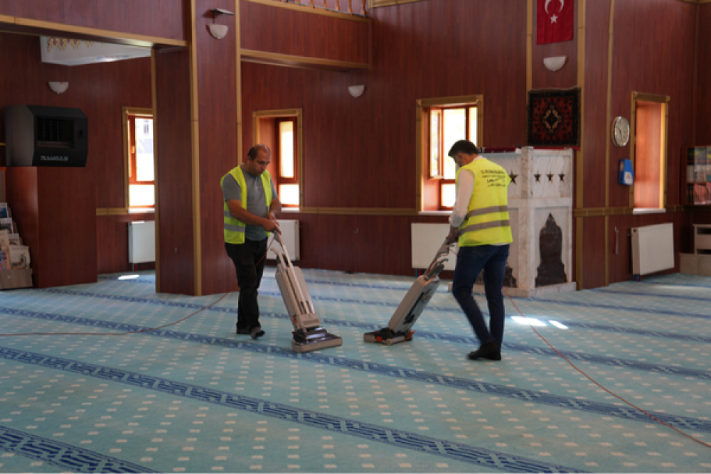 Ke&ccedil;i&ouml;ren'de camilerde periyodik temizlik &ccedil;alışmaları s&uuml;r&uuml;yor