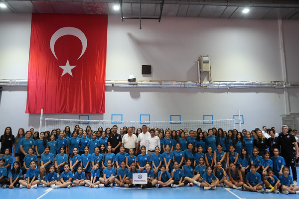 Mimar Sinan Spor Kul&uuml;b&uuml; y&ouml;neticilerinden Başkan Aşgın'a ziyaret