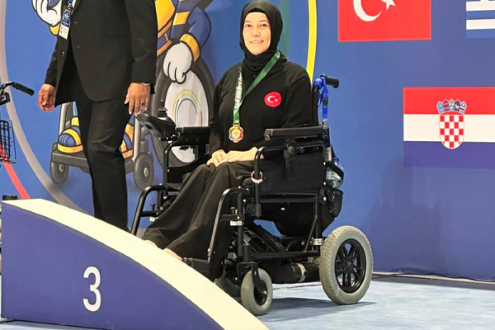 Bağcılar Belediyesi sporcusu Fatma G&uuml;rb&uuml;zer'den d&uuml;nya &uuml;&ccedil;&uuml;nc&uuml;l&uuml;ğ&uuml;