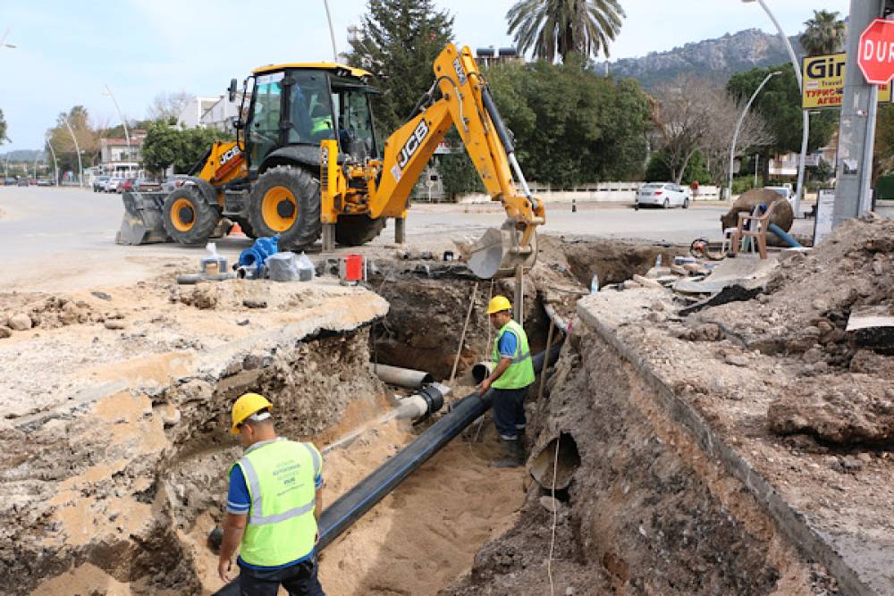  Kemer'de i&ccedil;me suyu ve kanalizasyon altyapı &ccedil;alışmaları s&uuml;r&uuml;yor