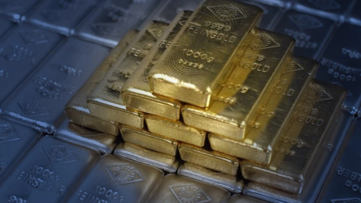 Değerli metallerde ivme tersine d&ouml;nd&uuml;: Altın yatay, g&uuml;m&uuml;ş sert d&uuml;şt&uuml;