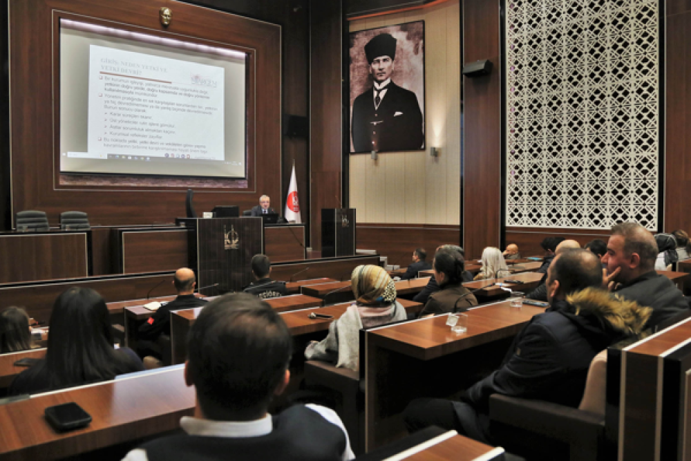 Ke&ccedil;i&ouml;ren Belediyesi y&ouml;neticilerine disiplin ve yetki devri eğitimi