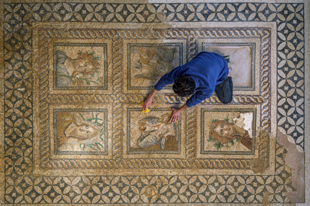 İzmir B&uuml;y&uuml;kşehir Belediyesi&rsquo;nden antik kazılara destek