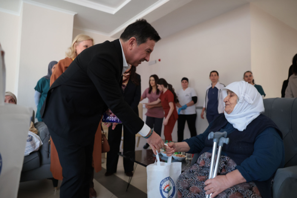 Başkan Aras&rsquo;tan huzurevlerine ziyaret 