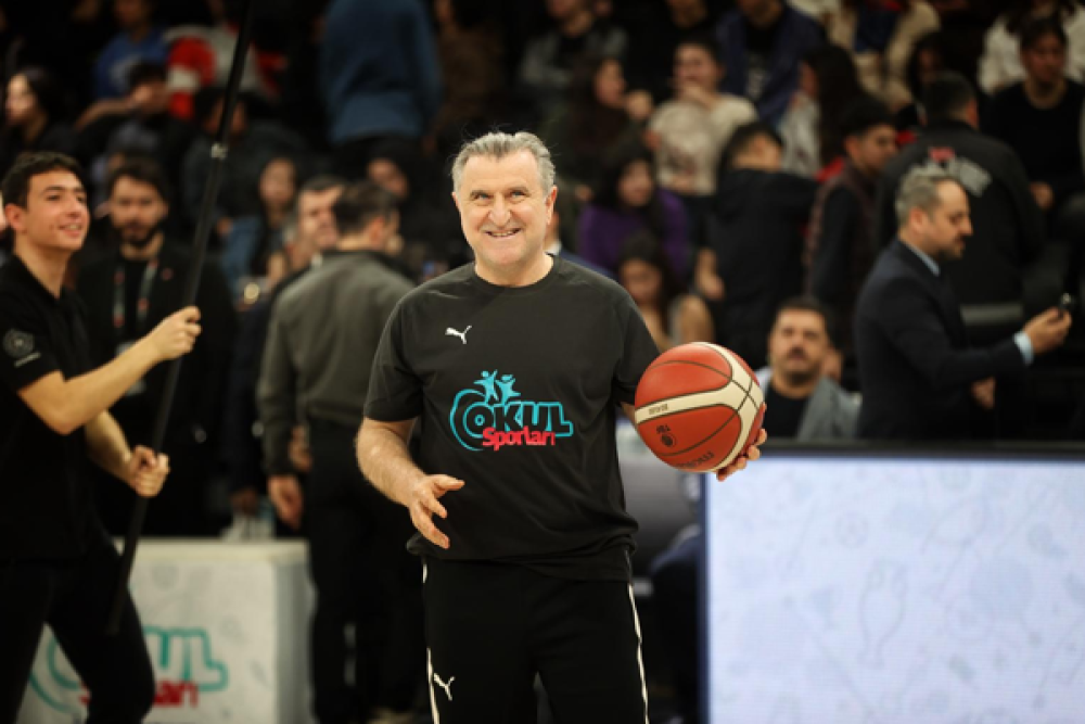 Bakan Bak: Milli sporcularımızı g&ouml;n&uuml;lden kutluyorum