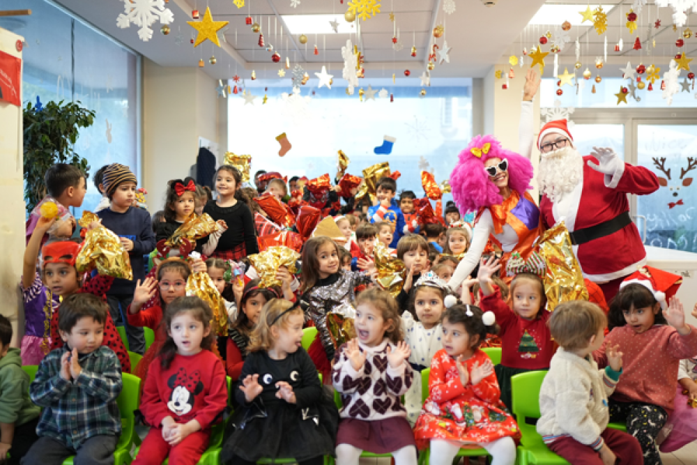 Konyaaltı'nda &ccedil;ocuklar yeni yılı kutladı