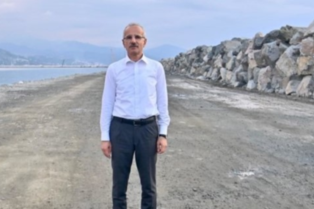 Uraloğlu, DHMİ T&uuml;rkiye Hava Trafik Kontrol Merkezi'ni ziyaret etti