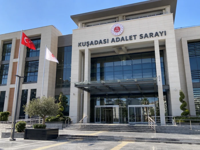 Kuşadası'nda uyuşturucu operasyonu: Esrar, silah ve Hint keneviri ele ge&ccedil;irildi AYDIN / KUŞADASI