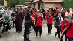 Konya Büyükşehir Zabıtası okul çıkışlarında öğrencilerin güvenliğini sağlıyor