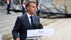 Macron: Lübnan’ın egemenliği ve bölgesel istikrar için diplomasi ve diyalog gerekli