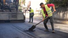Maltepe’de Zümrütevler Mahallesi’nde asfalt yenileme çalışması yapıldı