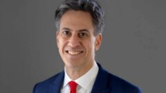 Miliband: NATO güvenliğimizin temel taşı olmaya devam ediyor