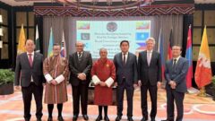 Kazakistan Büyükelçisi Yeskarayev, Butan Kralı’na güven mektubunu sundu