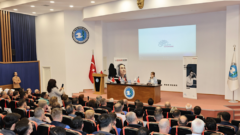 Elit Andaç Çam, Sennur Sezer’in şiirlerini fabrika işçileriyle buluşturdu